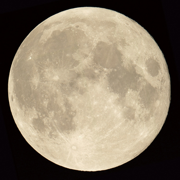 写真：望遠鏡で撮影した十五夜の月の写真