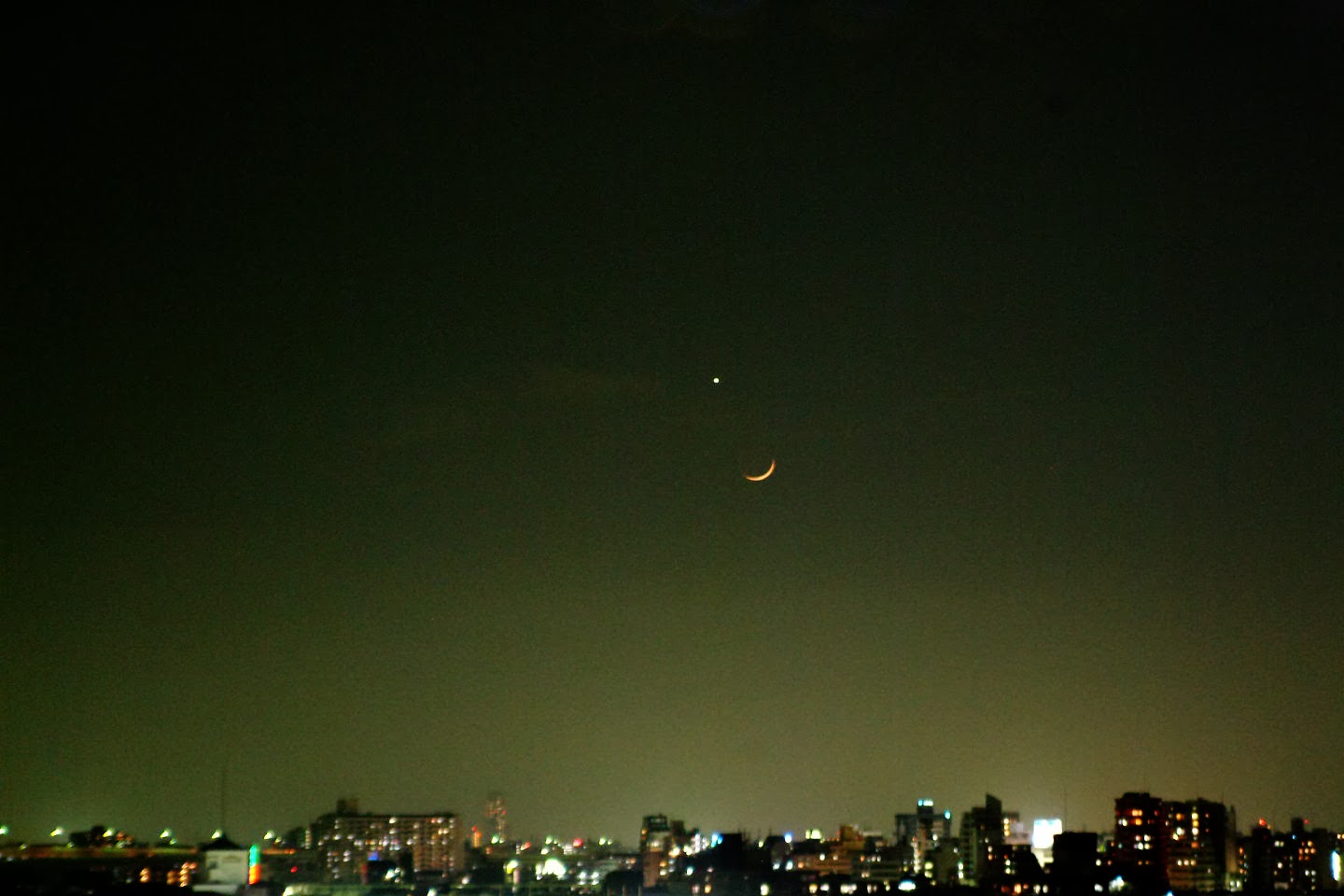 宵空の月と金星