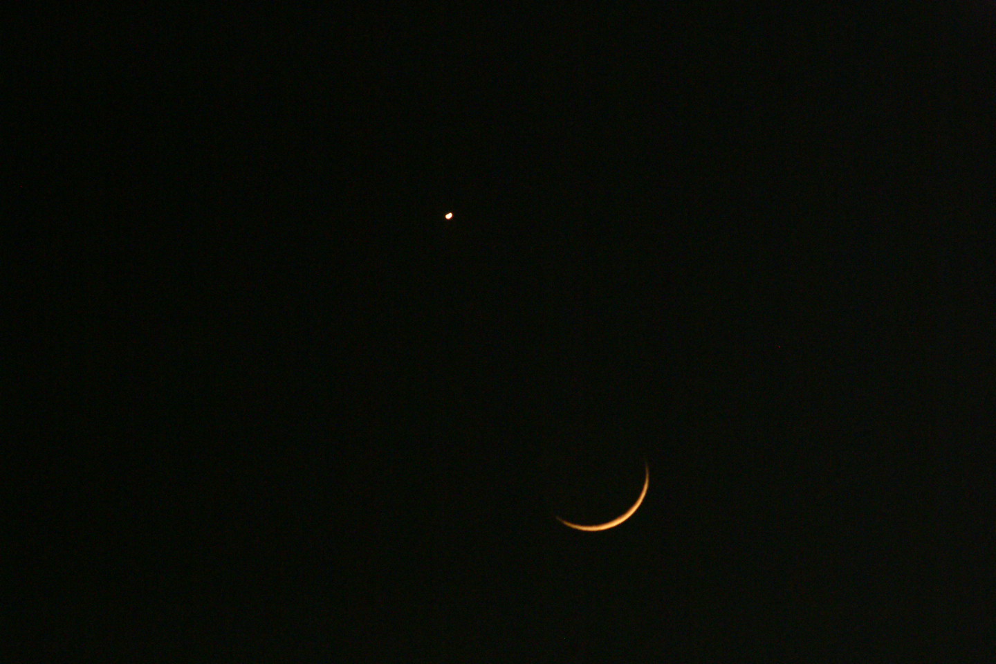 宵空の月と金星（拡大）