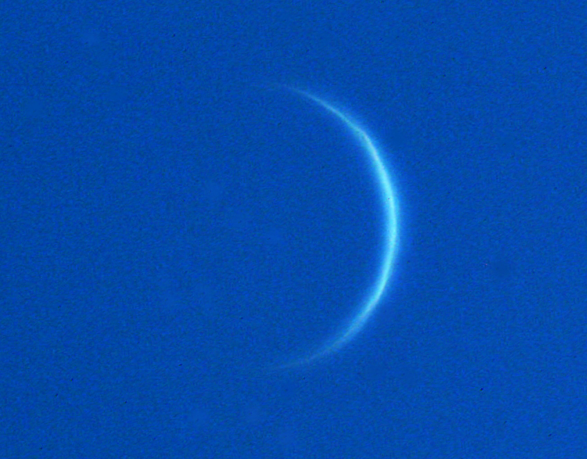 内合直後の細い金星（2004年）