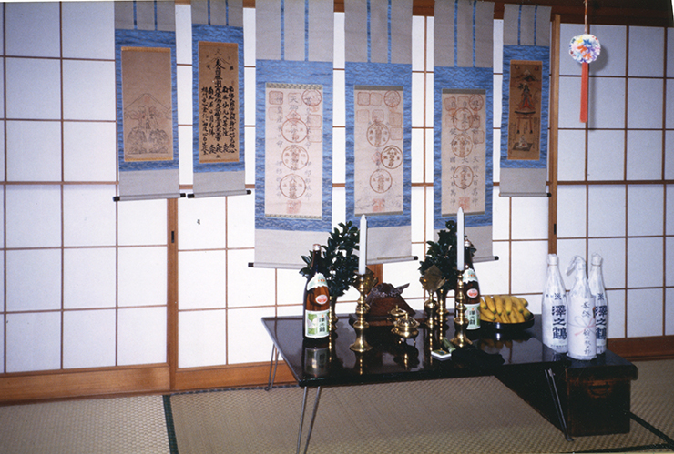 写真:飯塚の冨士講の「月拝みの祭壇」